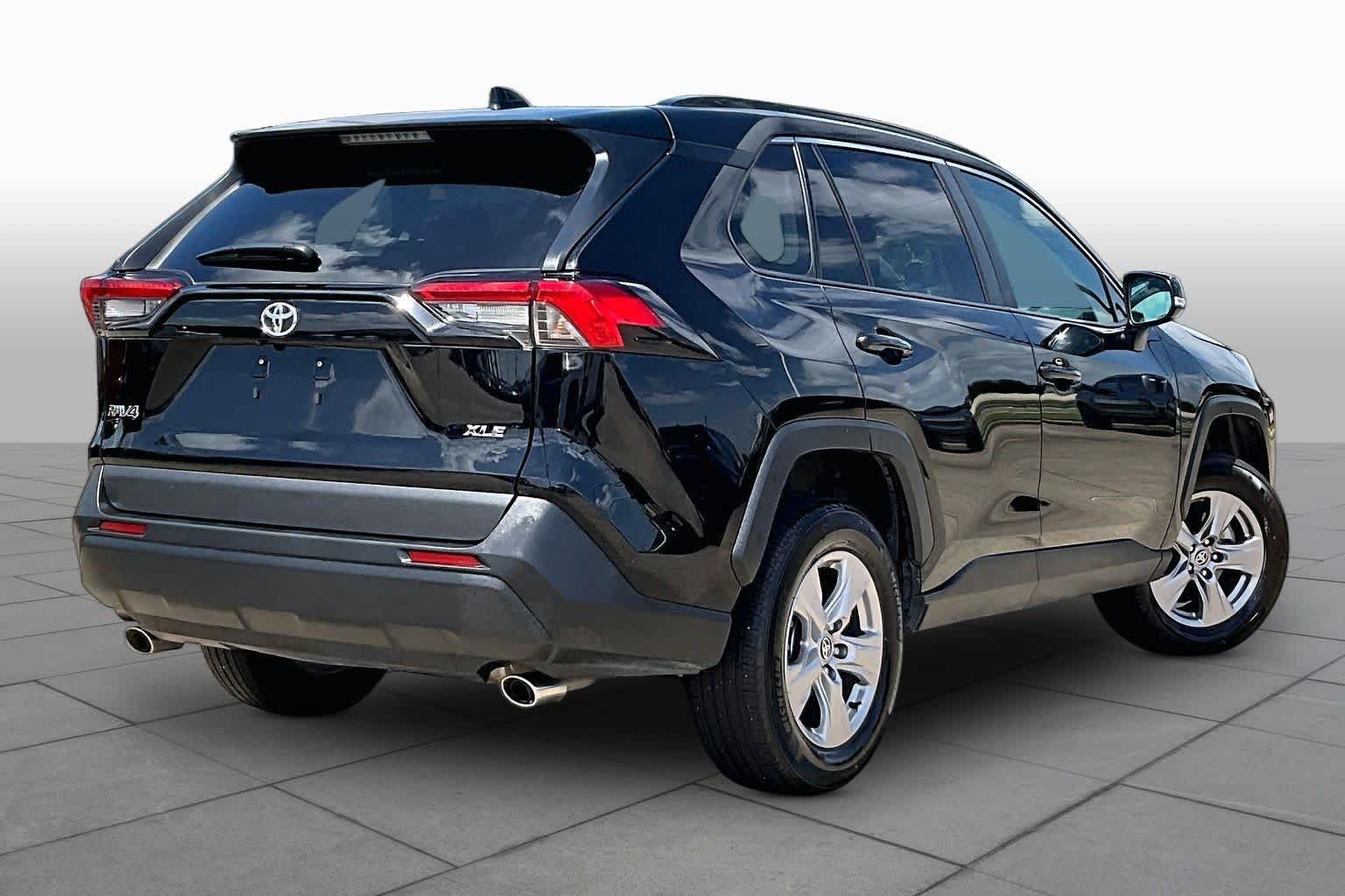 Used 2025 Midnight Black Metallic Toyota XLE image 13