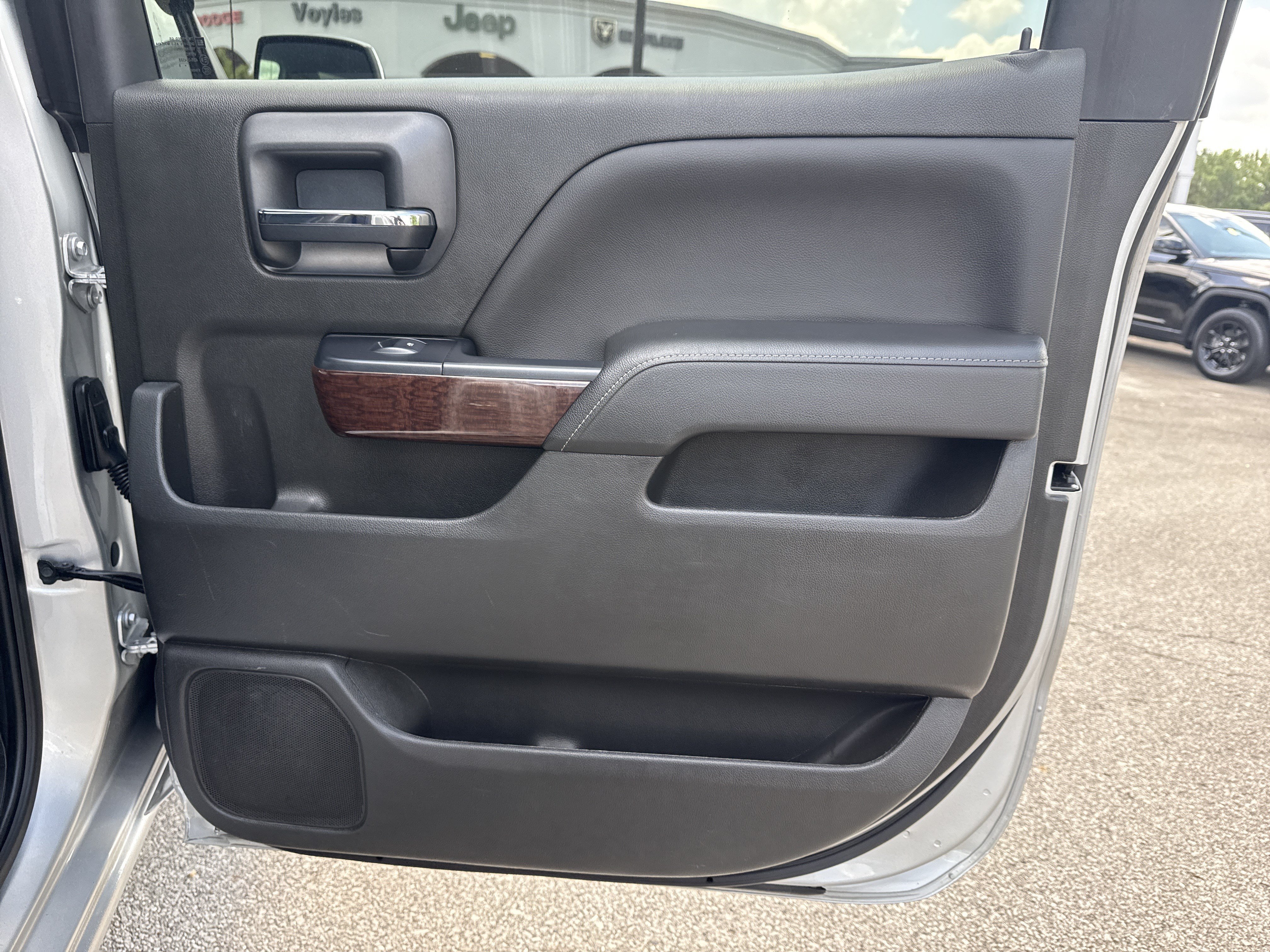 Used 2018 Quicksilver Metallic GMC SLT image 16