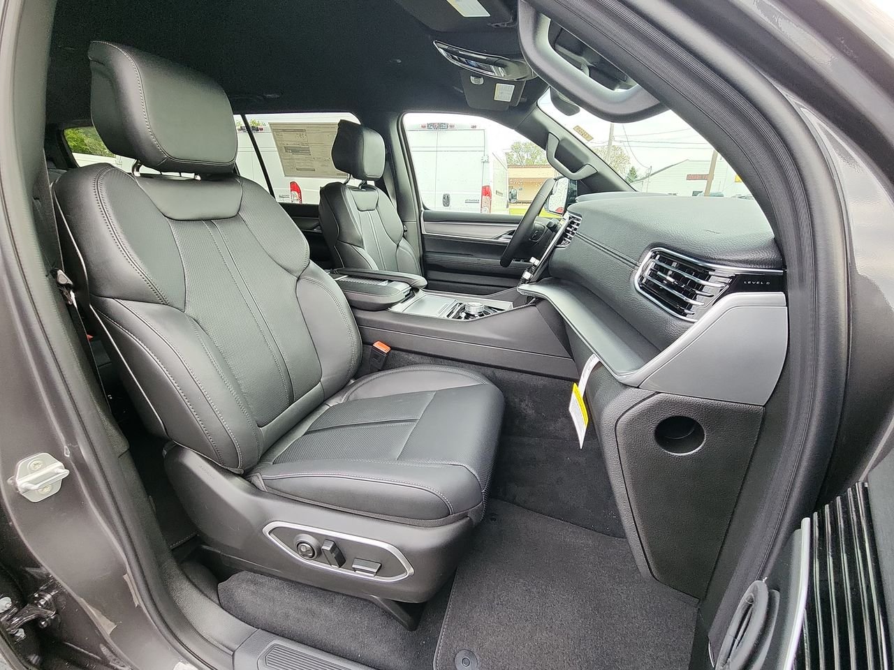 New 2026 Baltic-Gray Metallic Clear-Coat Exterior Paint Jeep Limited Altitude image 25