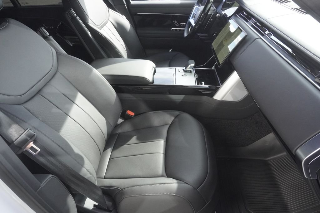 New 2026 Fuji White Land Rover SE image 23