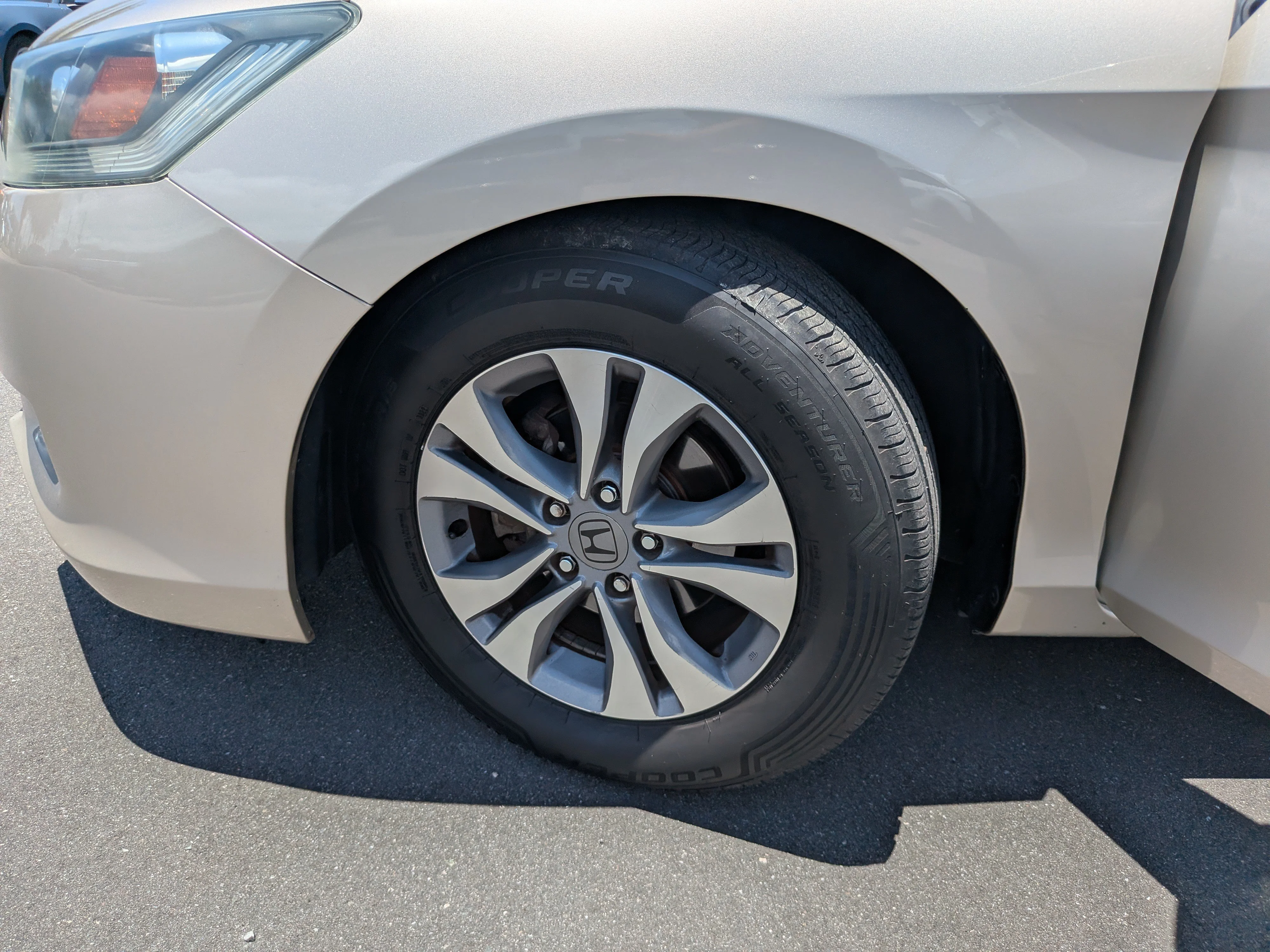 Used 2015 Champagne Frost Pearl Honda LX image 36