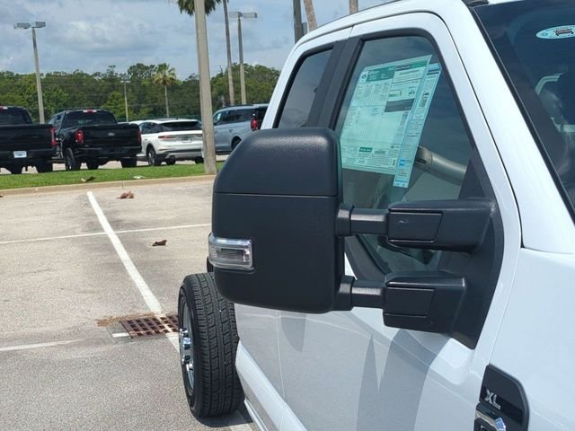 2025 Ford F-350 Super Duty Chassis Cab XL - Photo 12