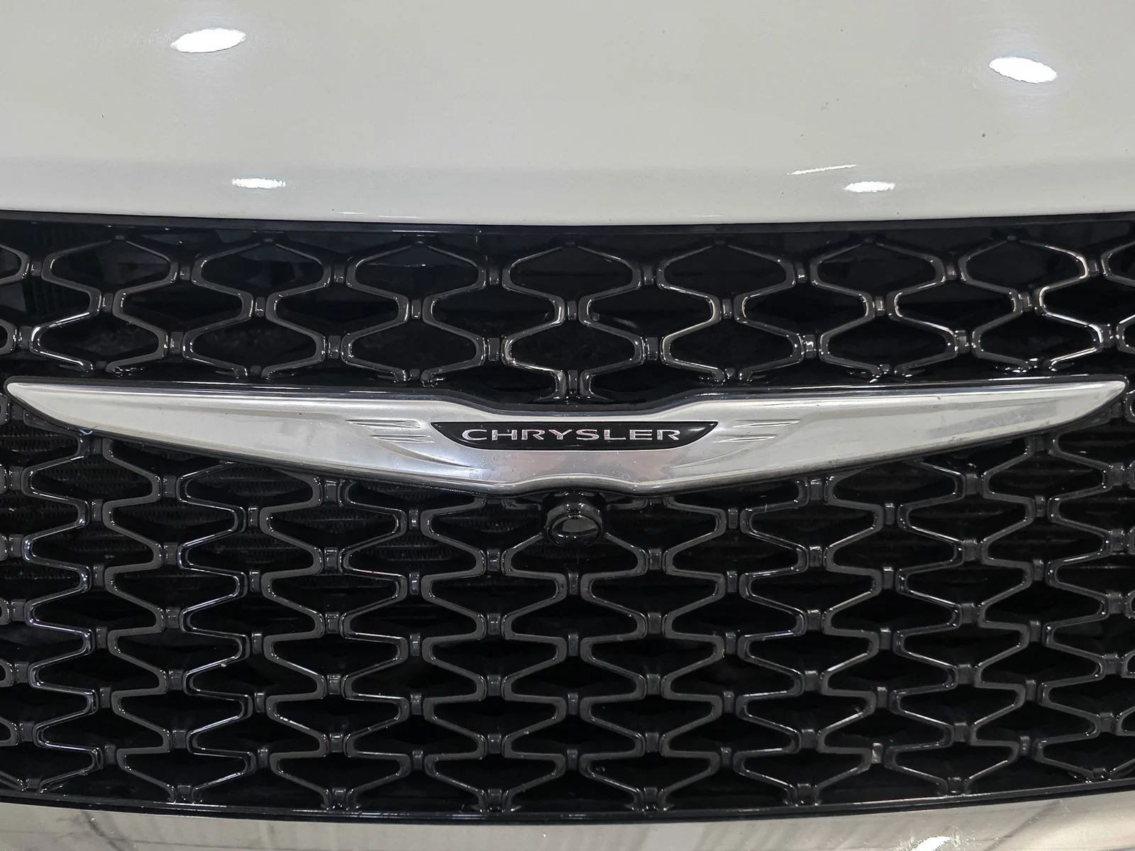 Used 2023 White Chrysler Limited image 13