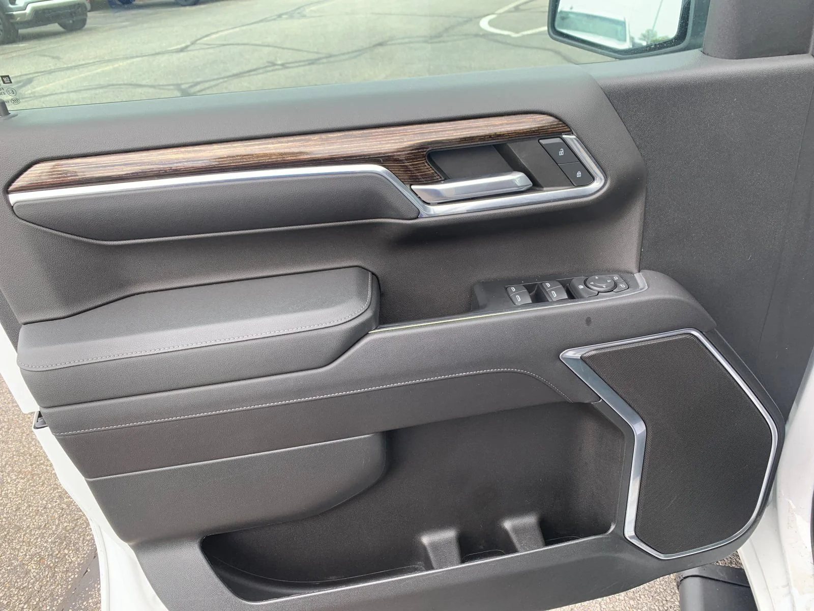 Used 2023 SUMMIT WHITE GMC Elevation image 11