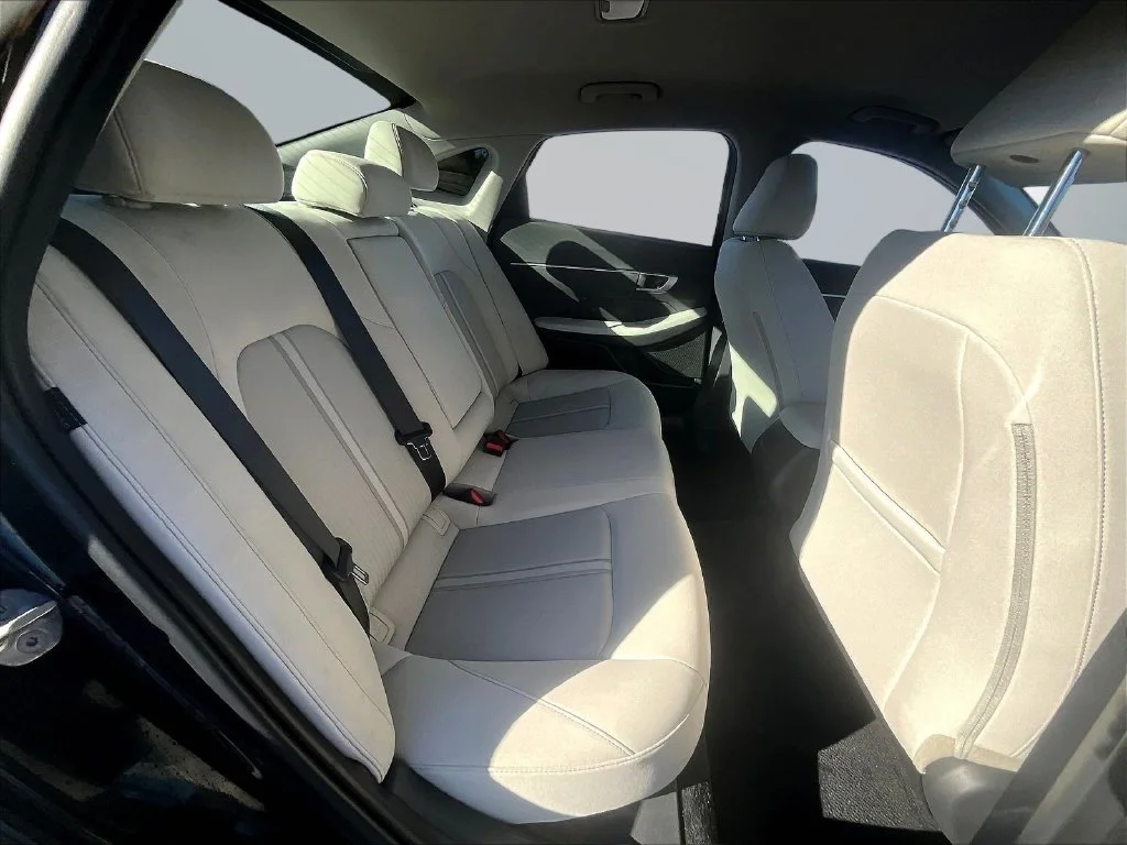 Used 2025 Black Hyundai SEL image 26