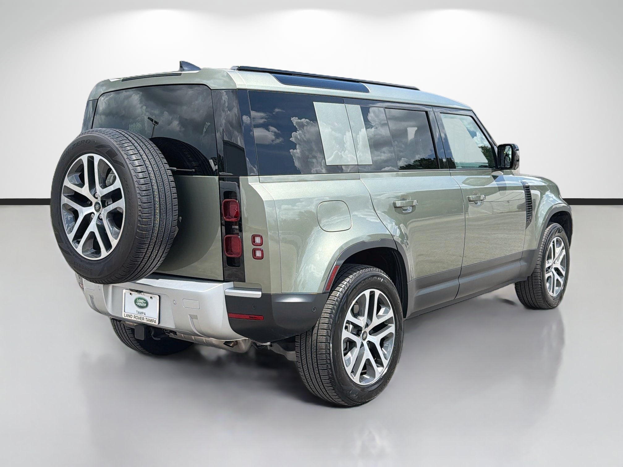 Certified Used 2025 Pangea Green Metallic Land Rover S image 5