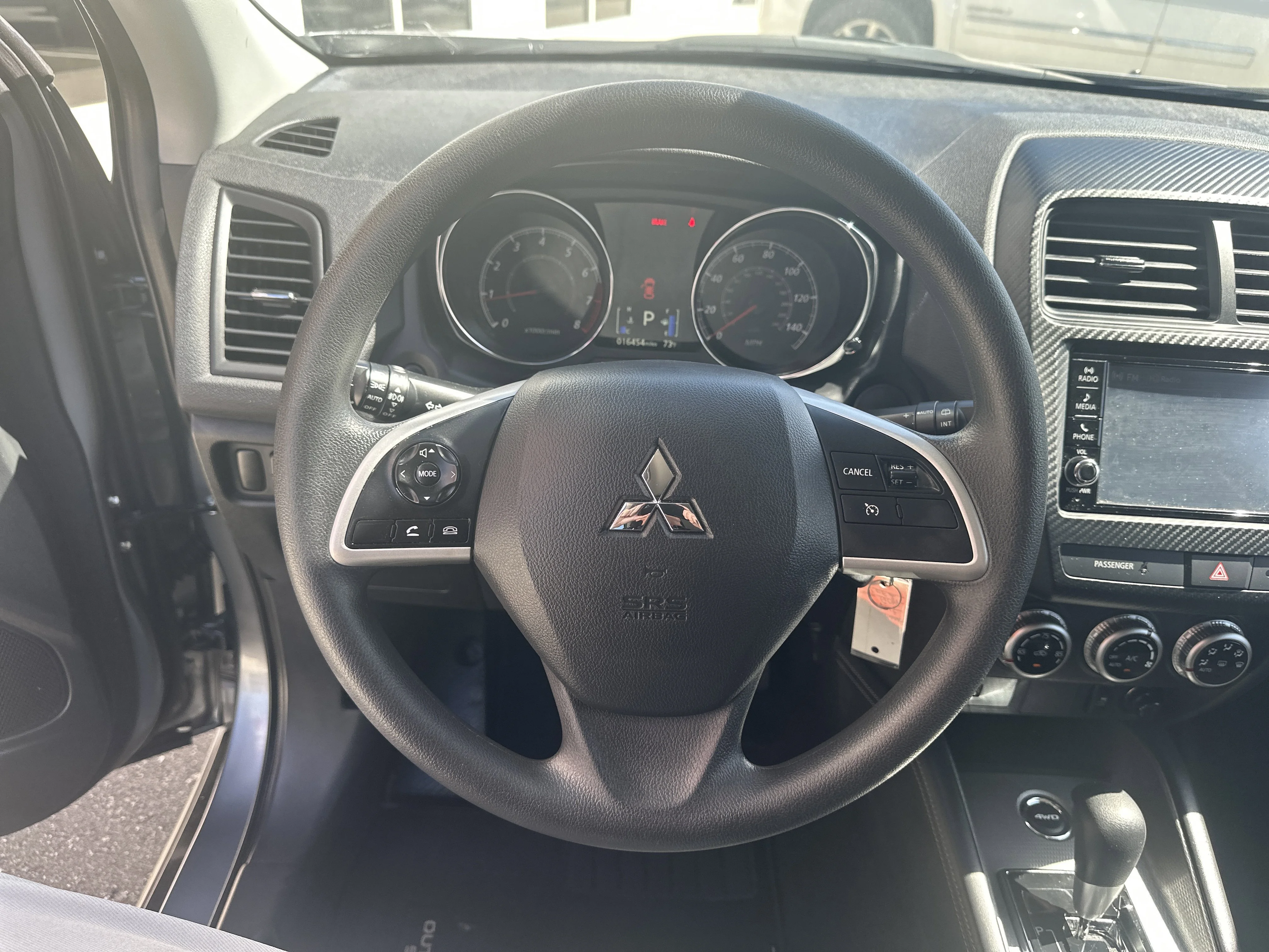 Used 2025  Mitsubishi ES image 11