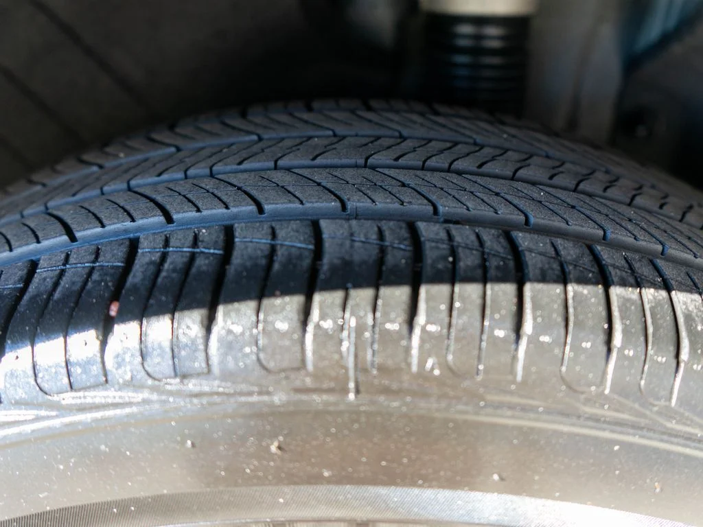 Certified Used 2025 Gray Kia LX image 29