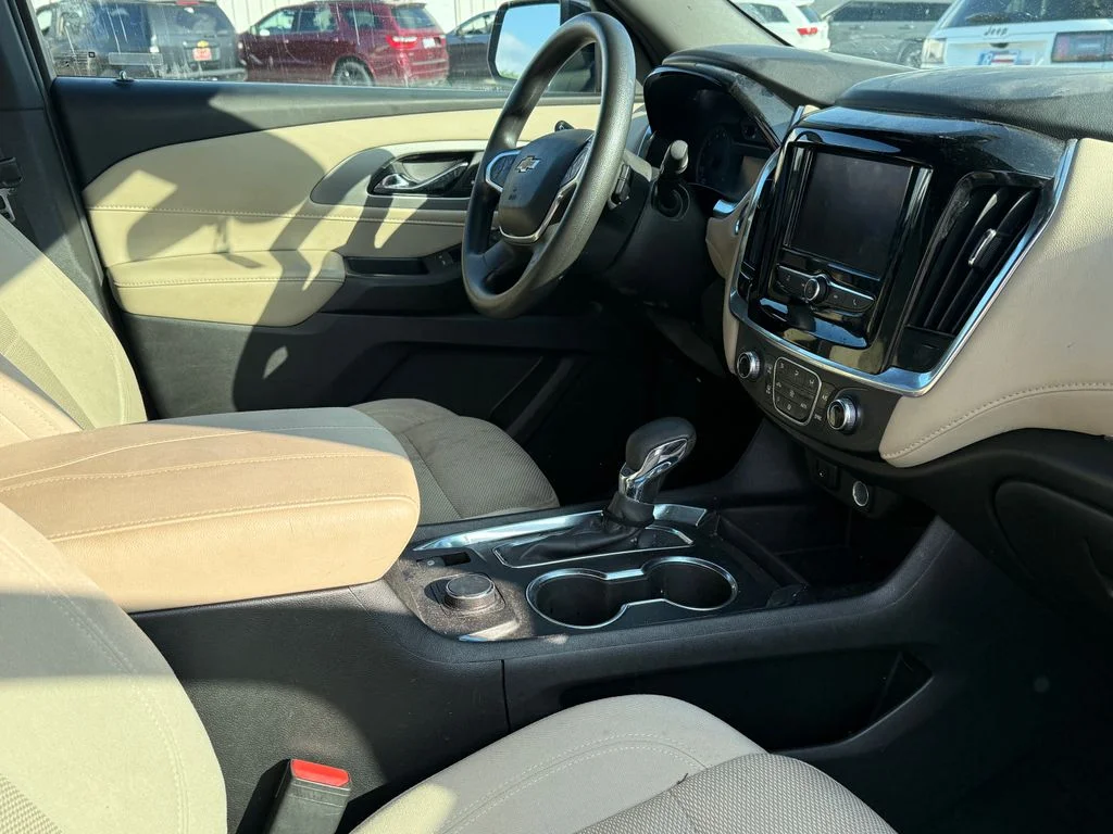 Used 2022 White Chevrolet LS image 14