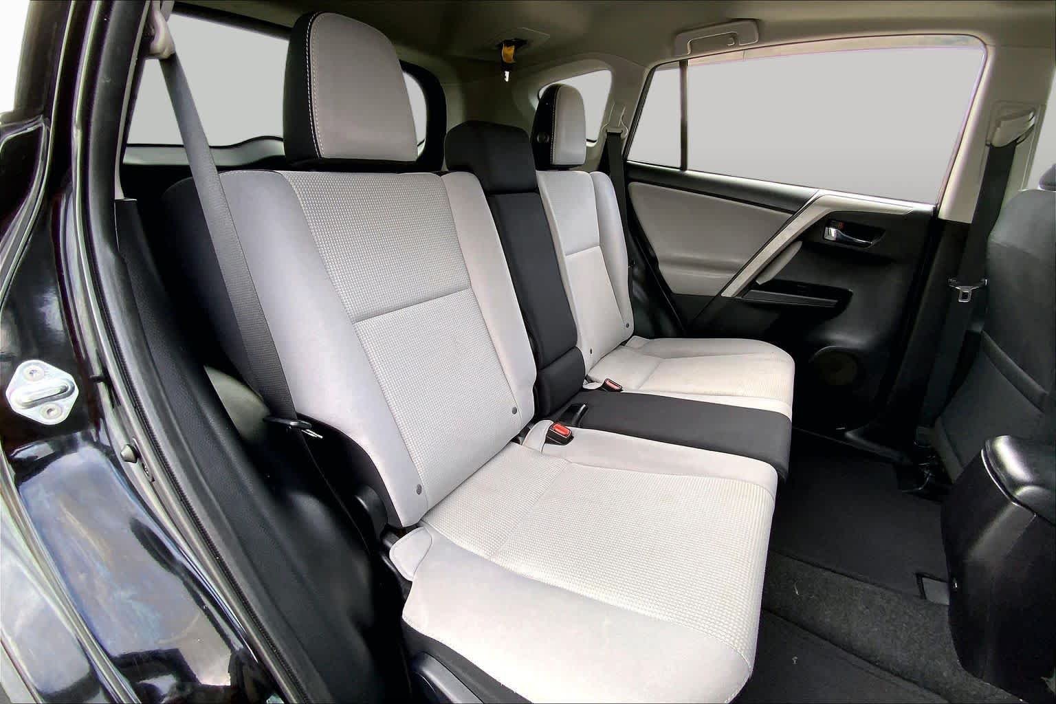 Used 2017 Black Toyota XLE image 19