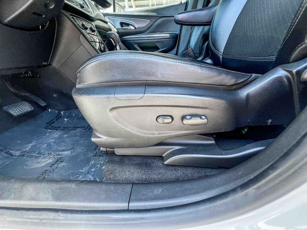 Used 2020 White Buick Preferred image 20