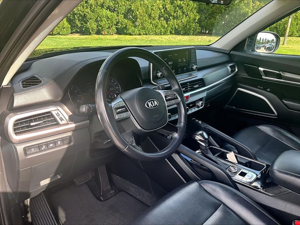 Used 2020 Black Kia S image 8