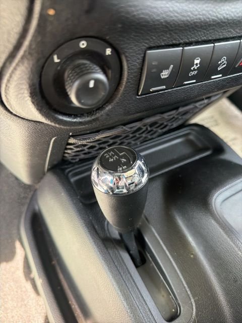 Used 2013 White Jeep Sahara image 17
