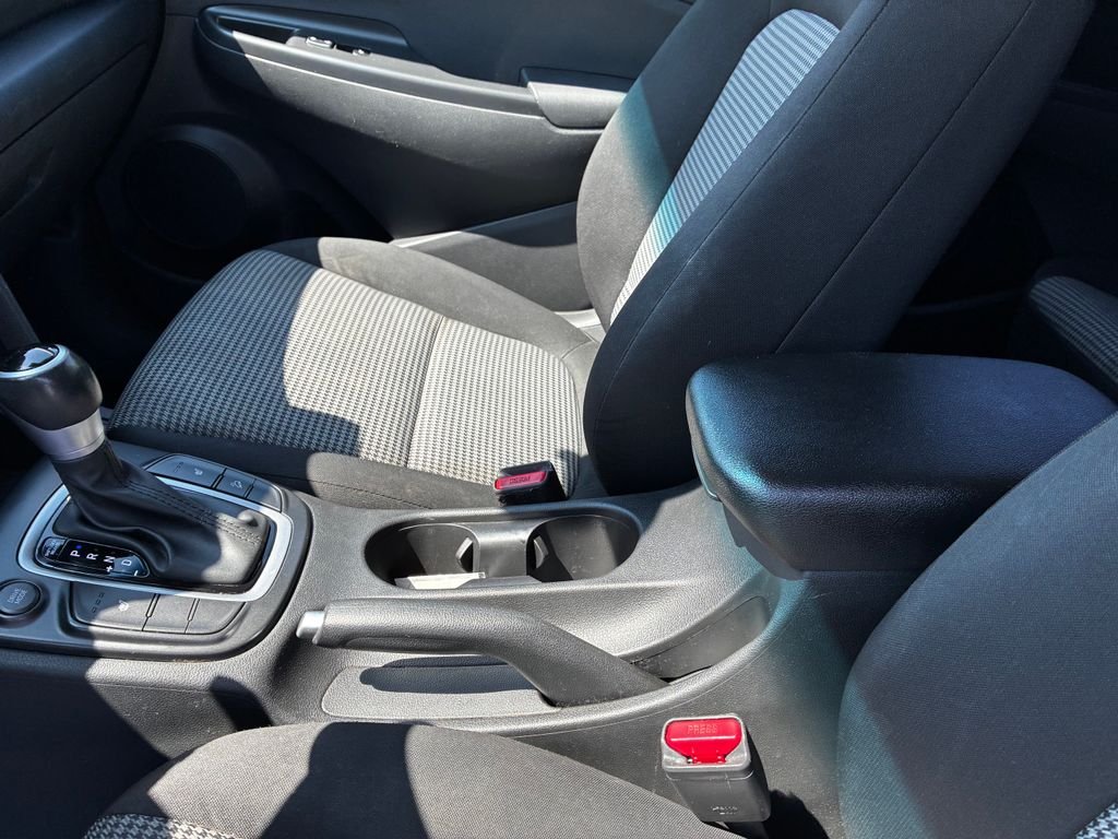 Used 2021 White Hyundai SEL image 17