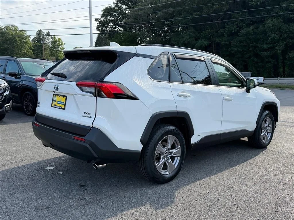Used 2024 White Toyota XLE image 12