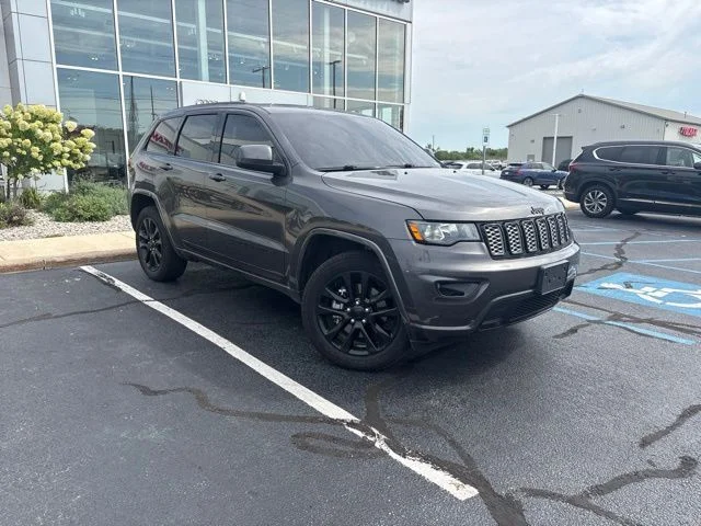 Used 2021 Gray Jeep Laredo X image 1