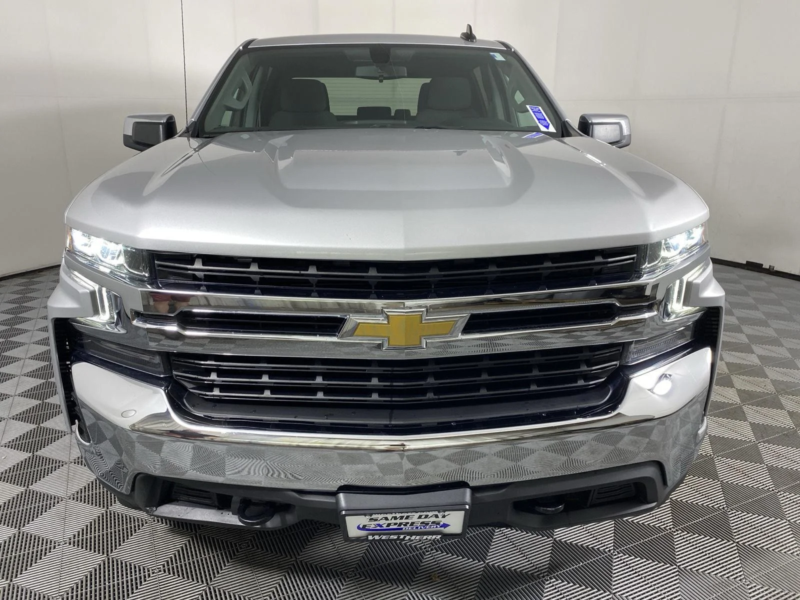 Used 2021 Silver Ice Metallic Chevrolet LT image 9