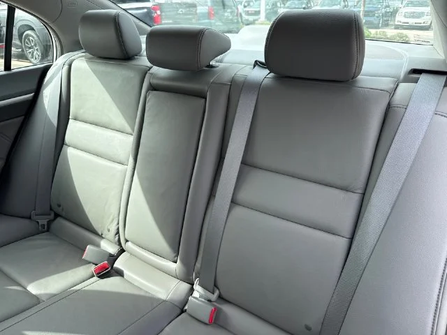 Used 2009 Alabaster Silver Metallic Honda EX-L image 26