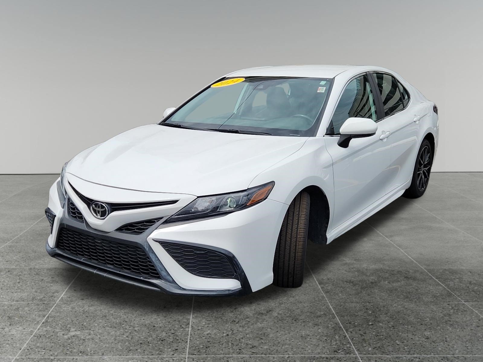 Certified Used 2024 Ice Cap Toyota SE image 3