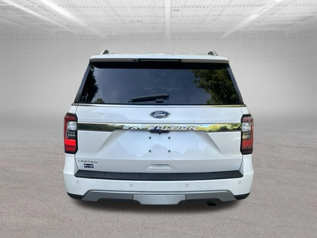 Used 2019  Ford Limited image 4