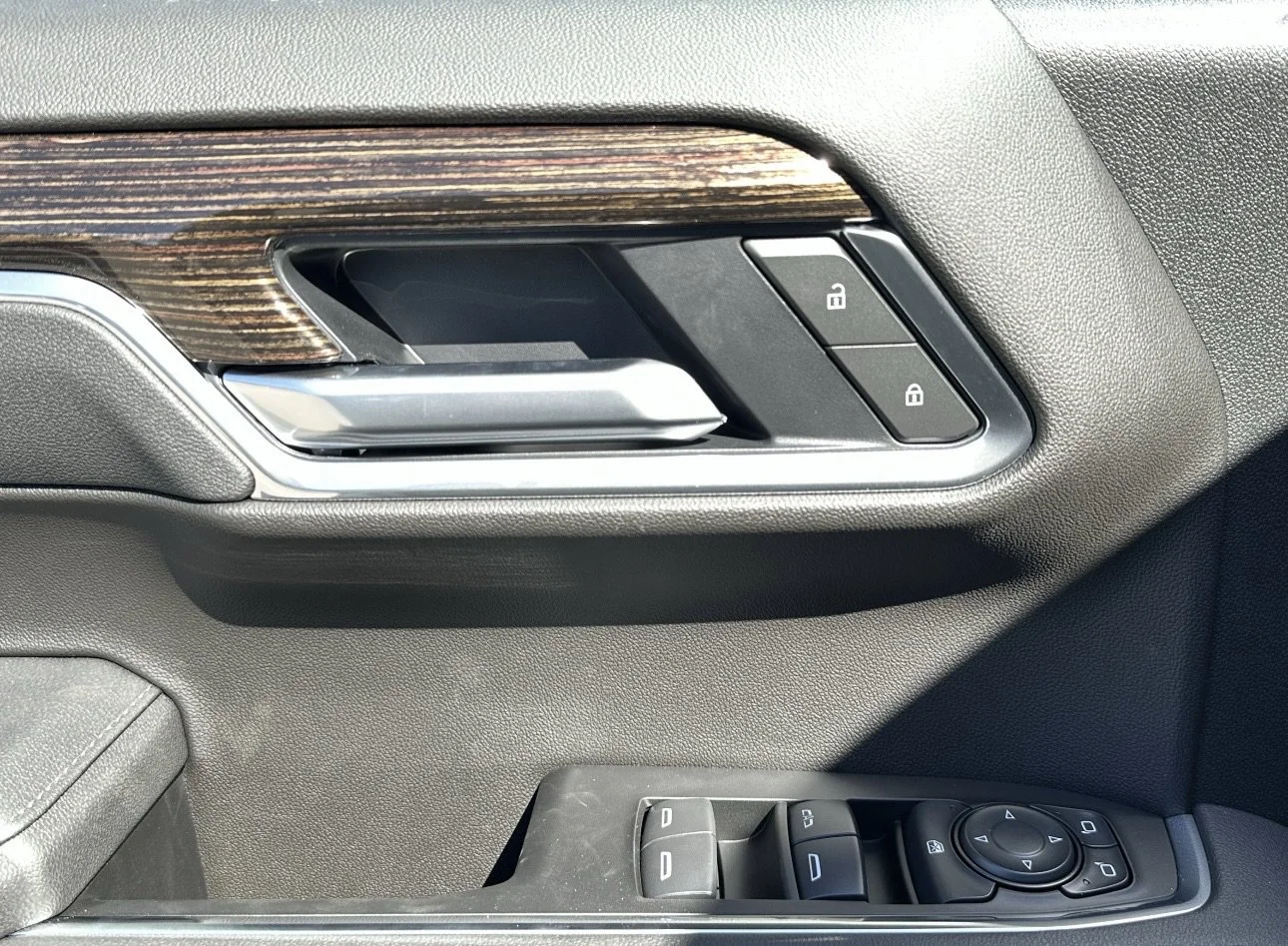 New 2026 Summit White GMC Elevation image 10