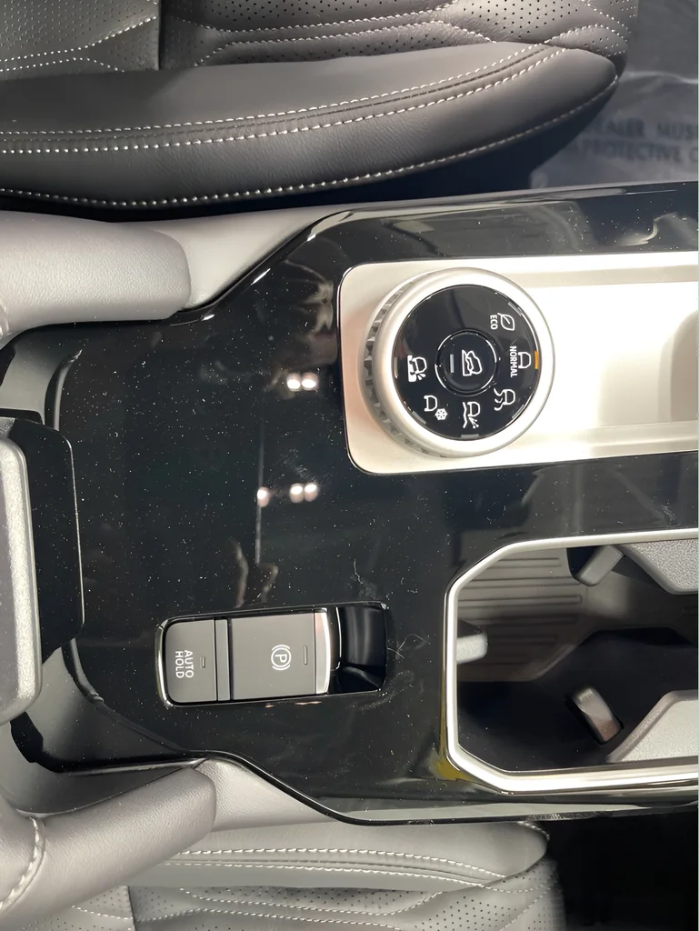 New 2026 Graphite Gray Mitsubishi SEL image 14
