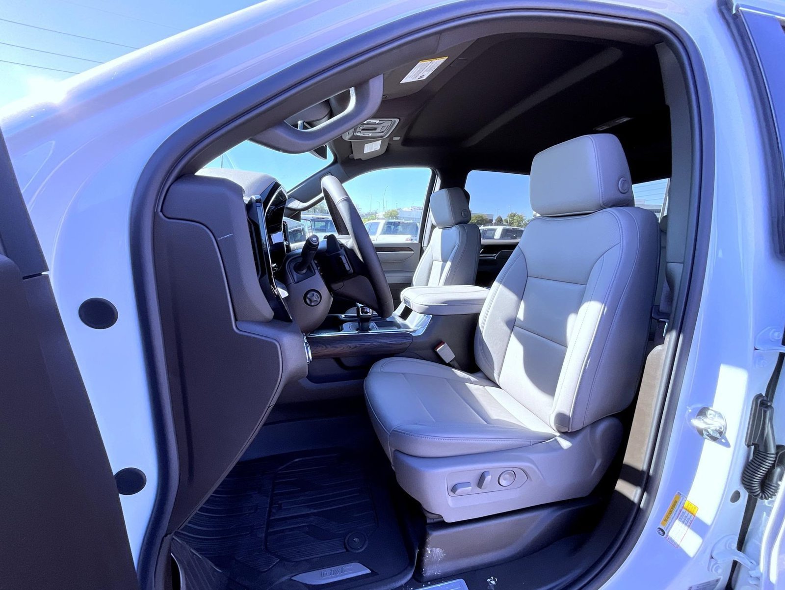 2026 GMC Sierra 1500 SLT - Photo 10