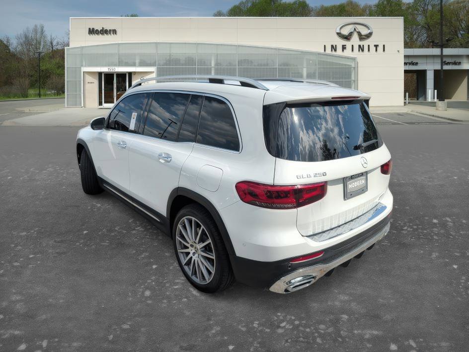 Used 2022 Digital White Metallic Mercedes-Benz GLB 250 image 5
