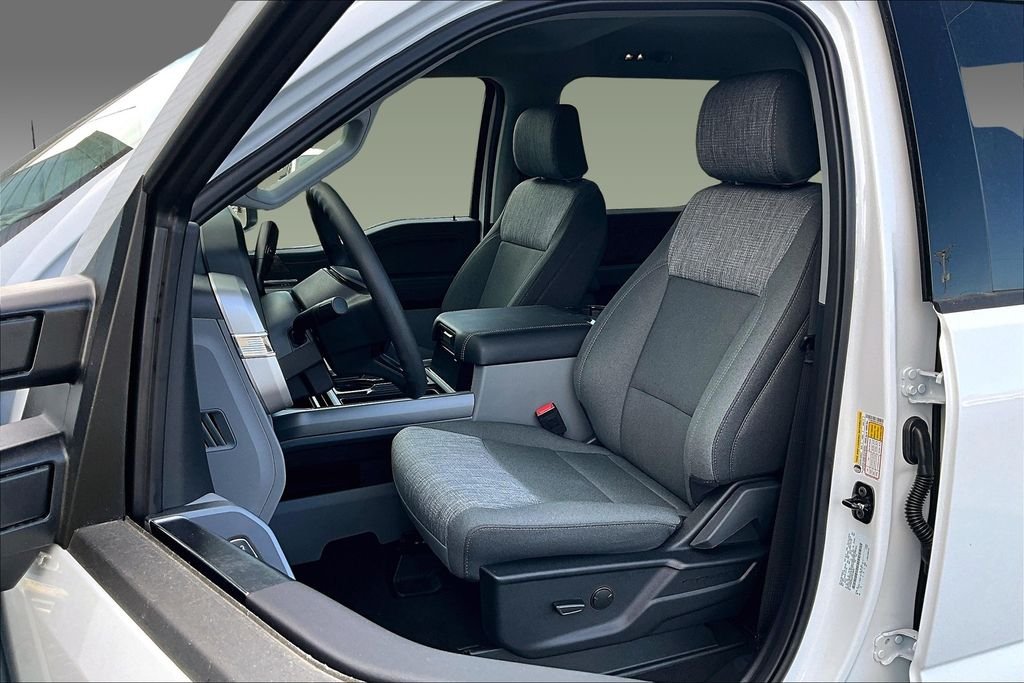 2026 Ford F-350 Super Duty XLT - Photo 6
