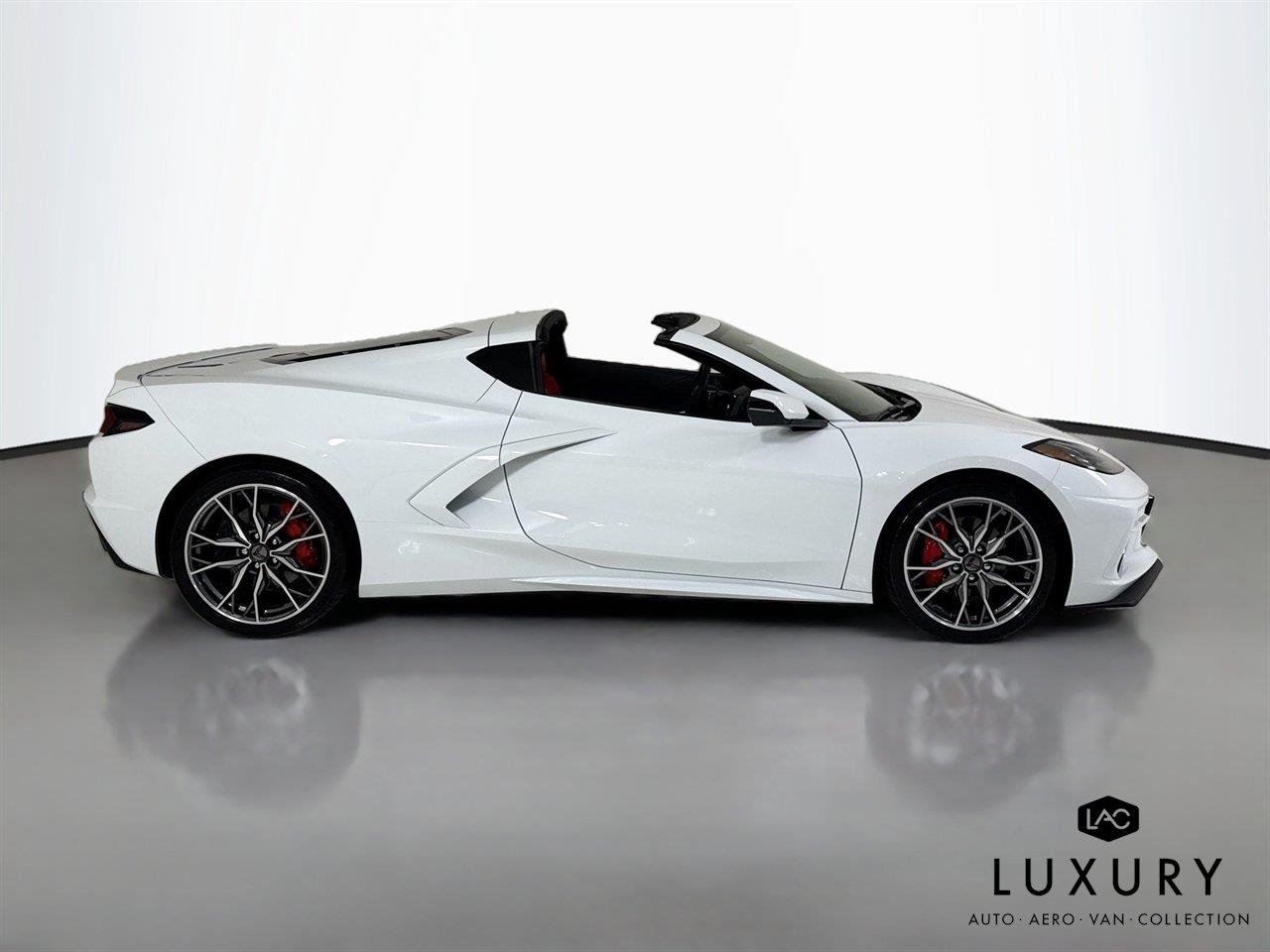Used 2026 Arctic White Chevrolet 1LT | Performance Exhaust | Paint Matched Accents image 5