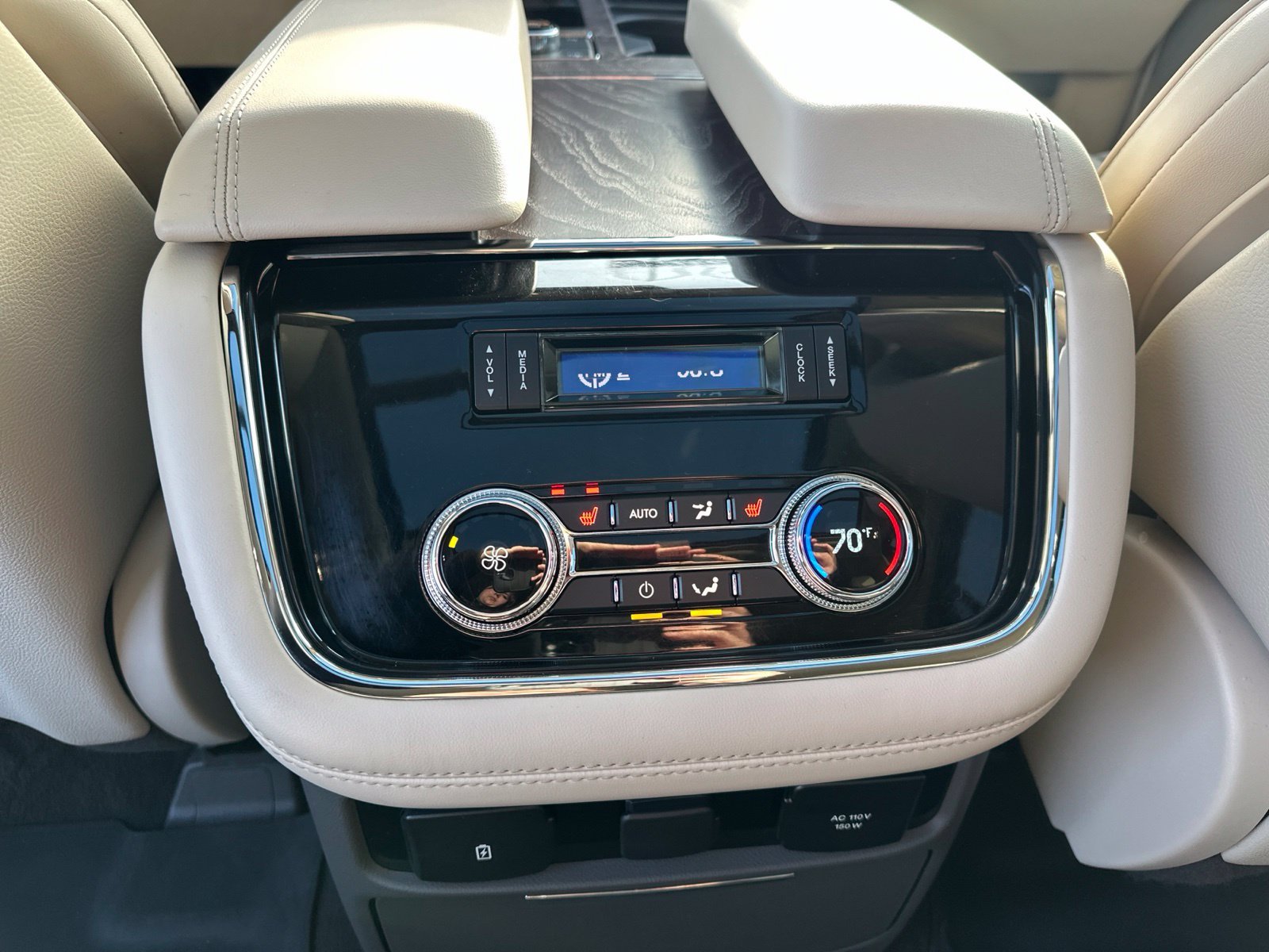 Used 2019 White Lincoln Reserve image 23