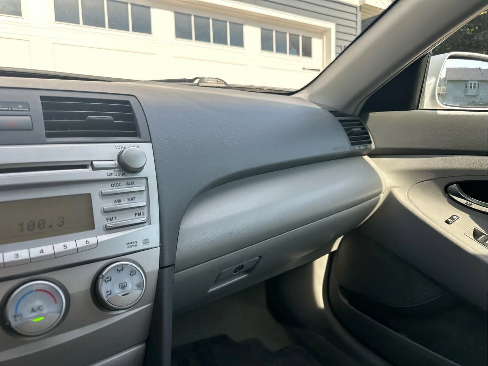 Used 2011 Classic Silver Metallic Toyota LE image 14