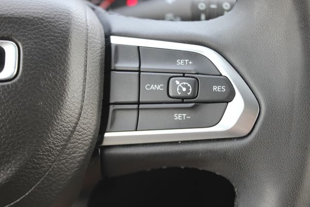 Used 2022 Gray Jeep Latitude image 15