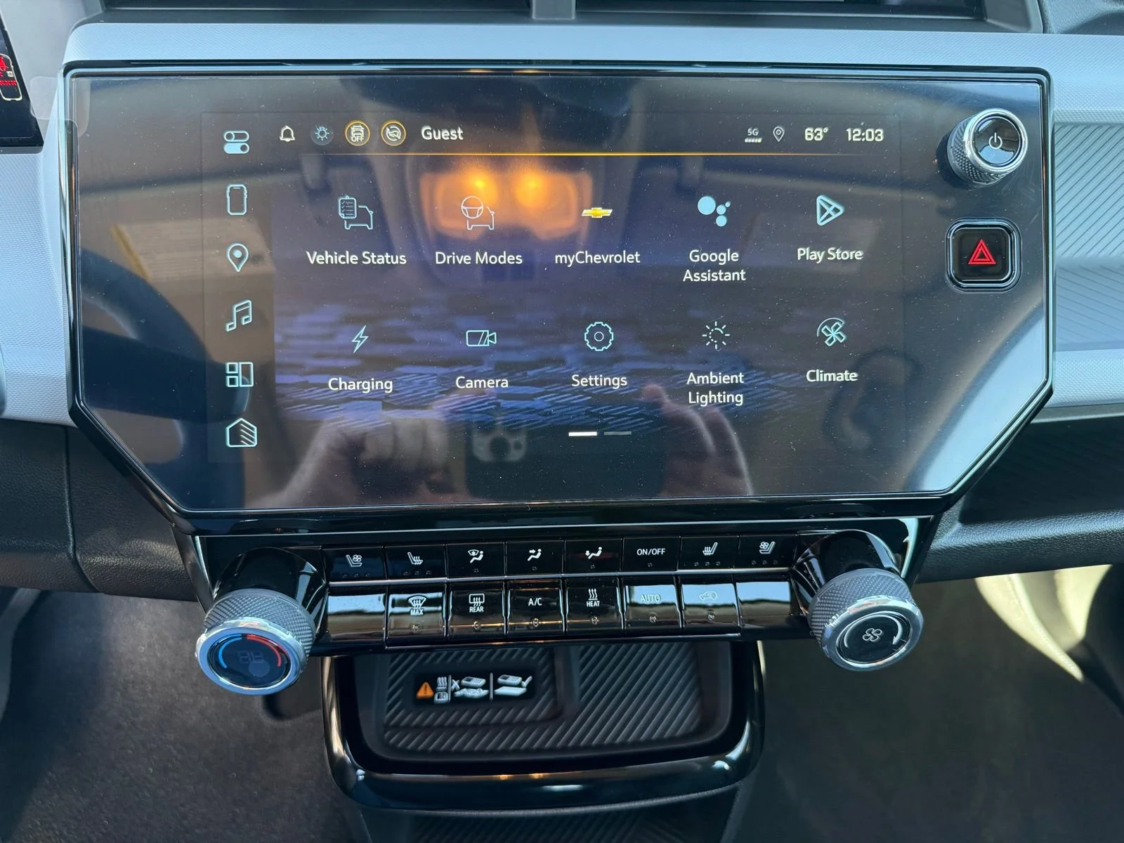 2027 Chevrolet Bolt RS - Photo 23