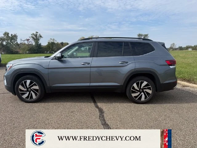 Used 2024 Gray Volkswagen 2.0T SE w/Technology image 8