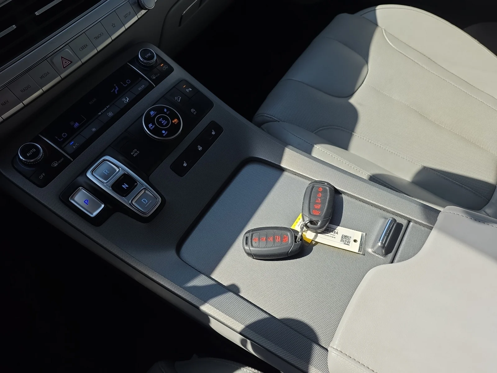 Used 2021 Moonlight Cloud Hyundai SEL image 16