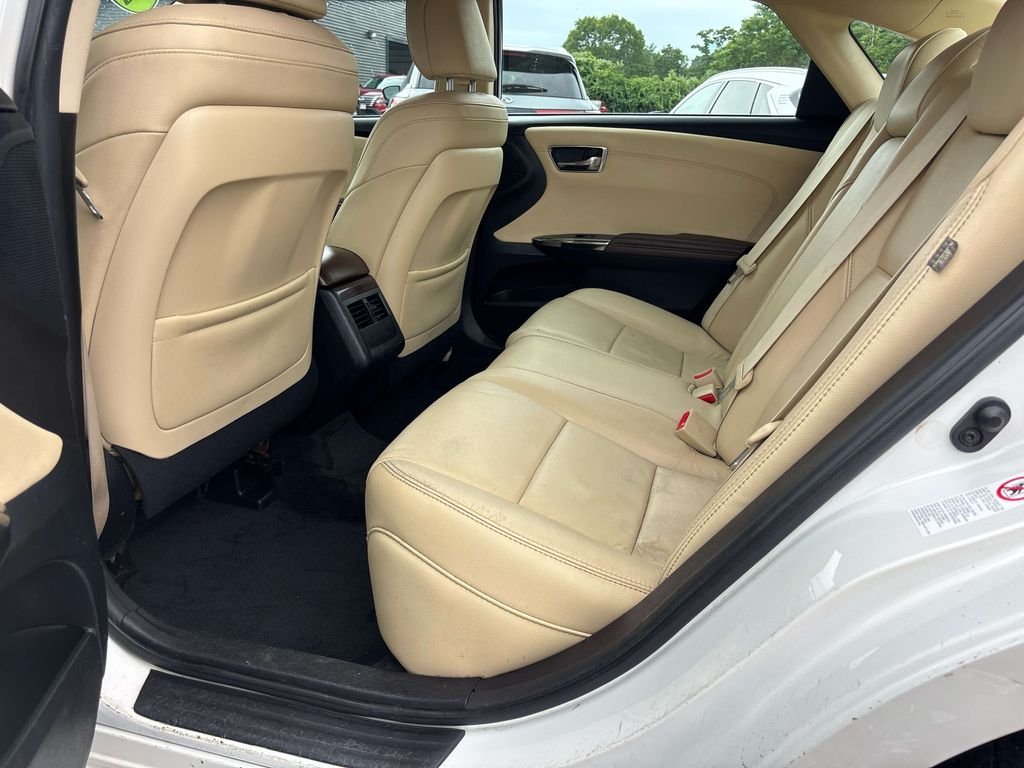 Used 2014 White Toyota XLE Touring image 10
