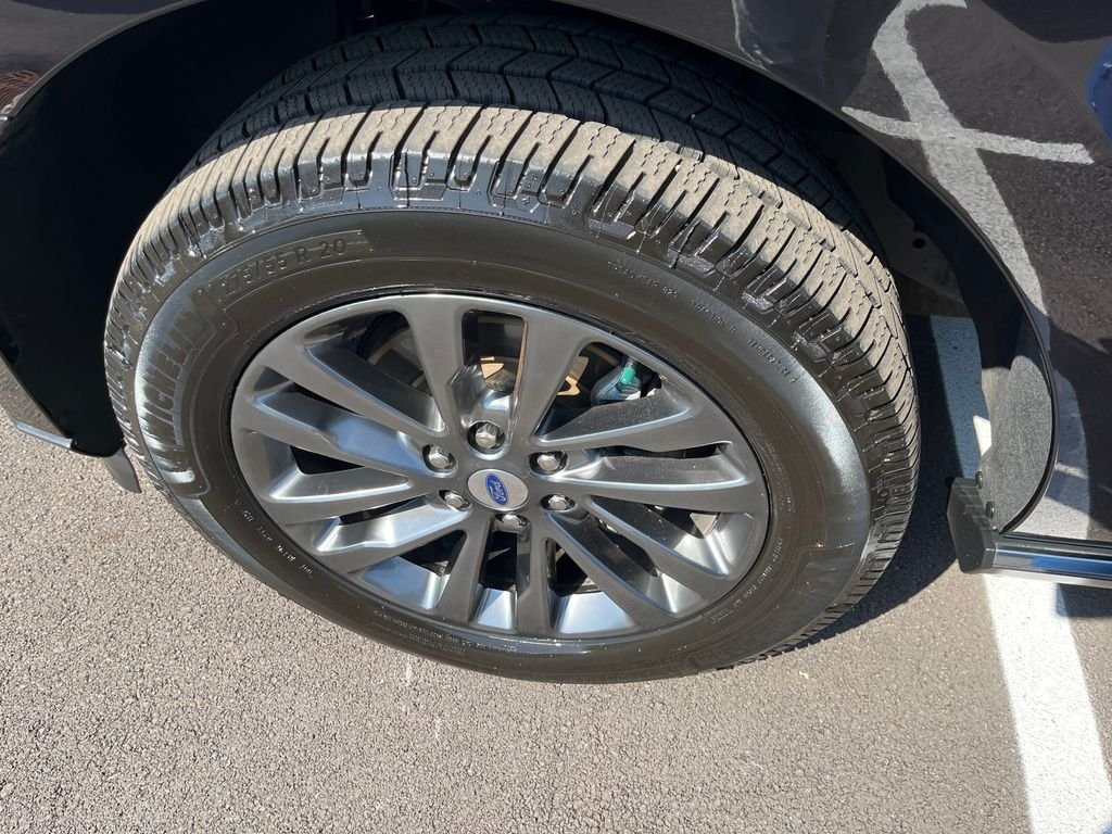 Used 2021 Black Ford Limited image 9