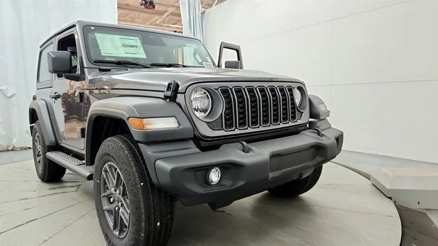 New 2026 Granite Crystal Metallic Clear-Coat Exterior Paint Jeep Sport S image 14