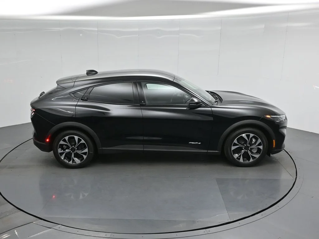New 2026 Shadow Black Ford Select image 37