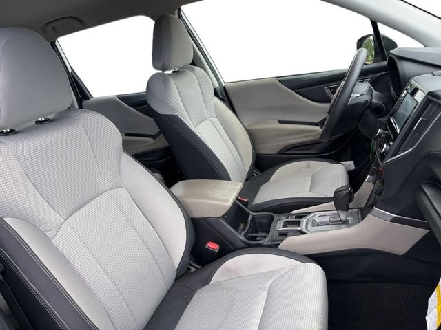 Used 2022 White Subaru  image 13