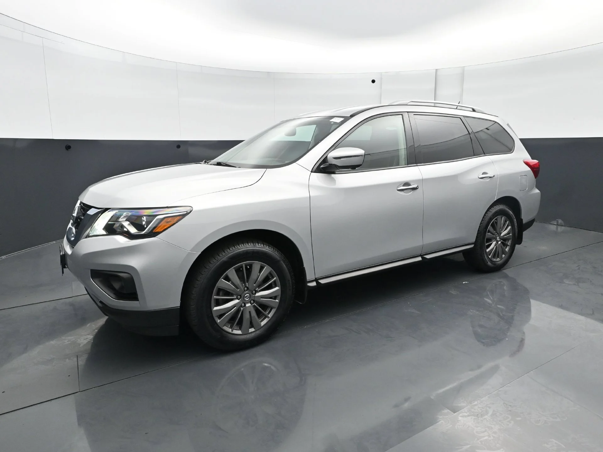 Used 2017 Nissan Pathfinder SL with VIN 5N1DR2MM1HC905126 for sale in Burnsville, Minnesota