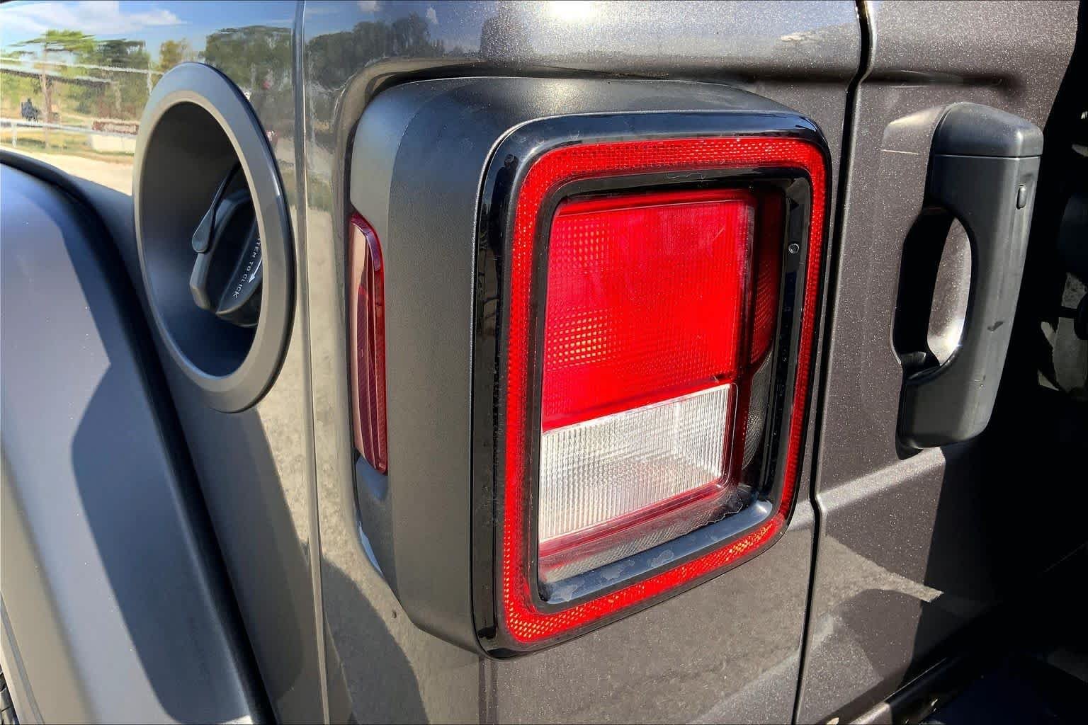 Used 2022 Granite Crystal Metallic Clearcoat Jeep Unlimited Sport S image 28
