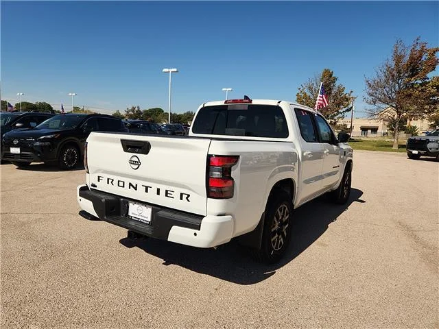 New 2027 QAK Glacier WH Nissan SV 4x2 Crew Cab 5 ft. box 126 in. WB image 3
