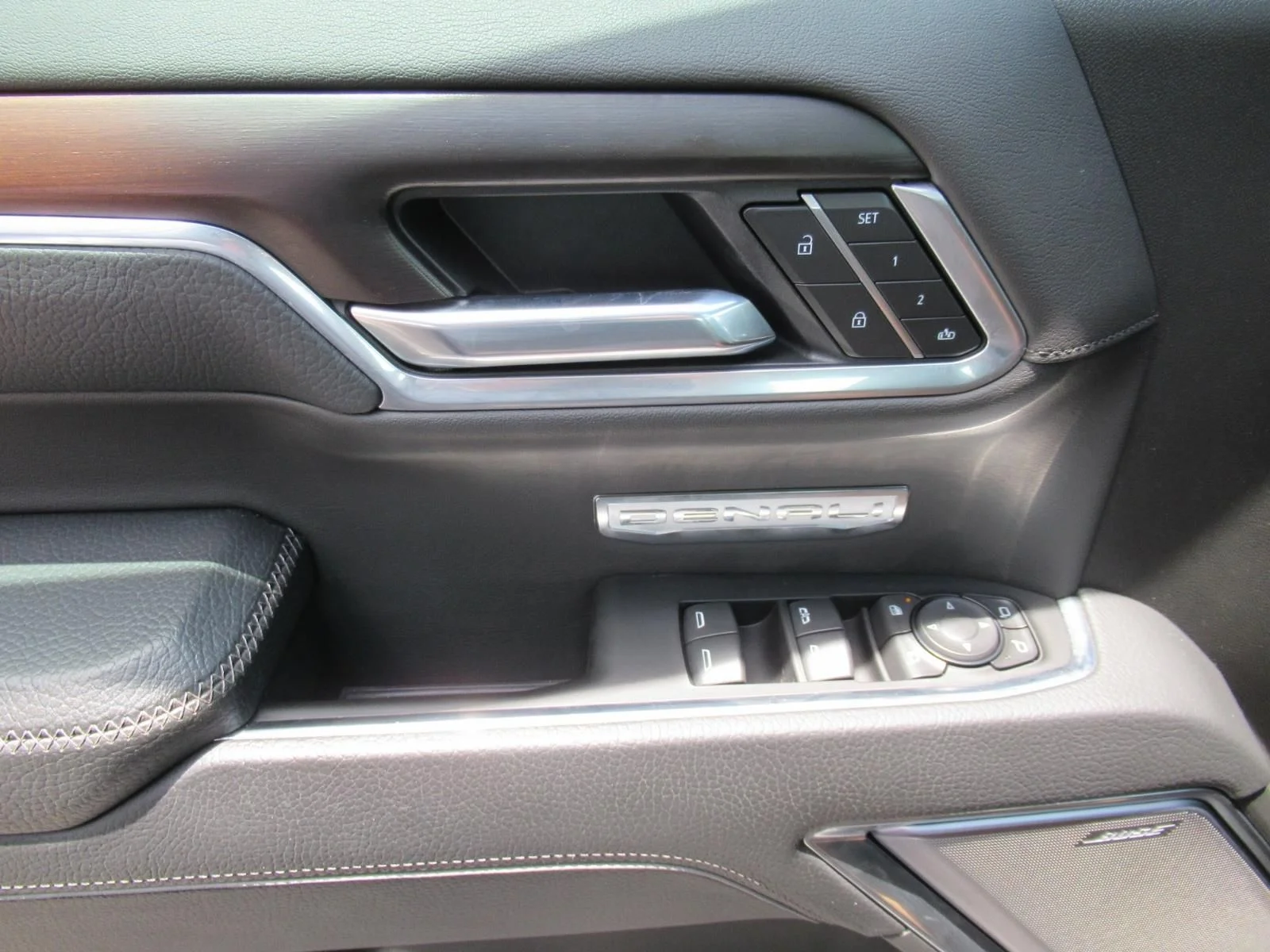 Used 2026  GMC Denali image 21