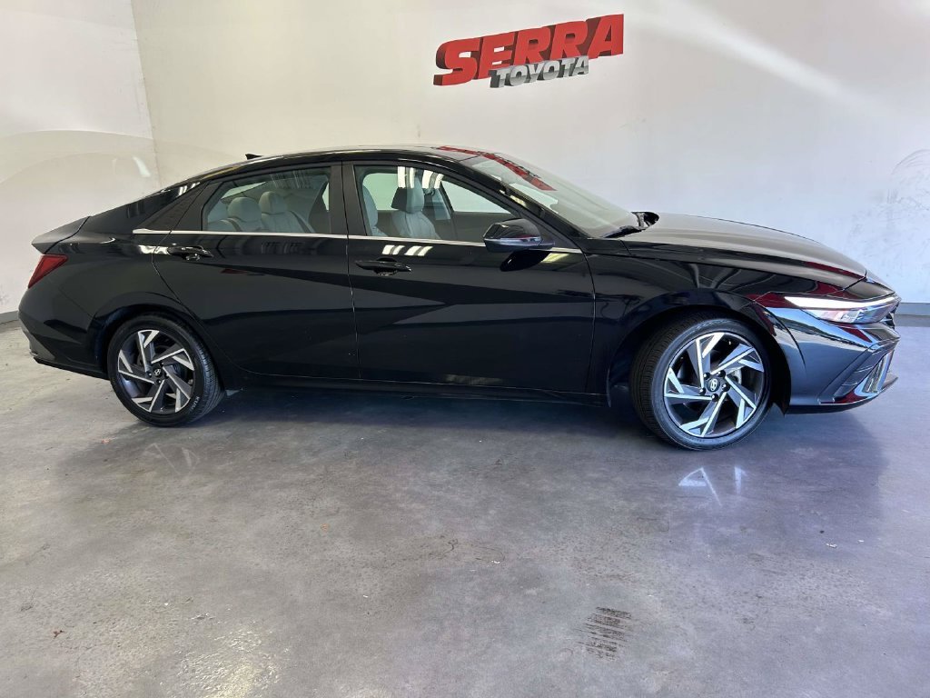 Used 2025 Black Hyundai Limited image 2