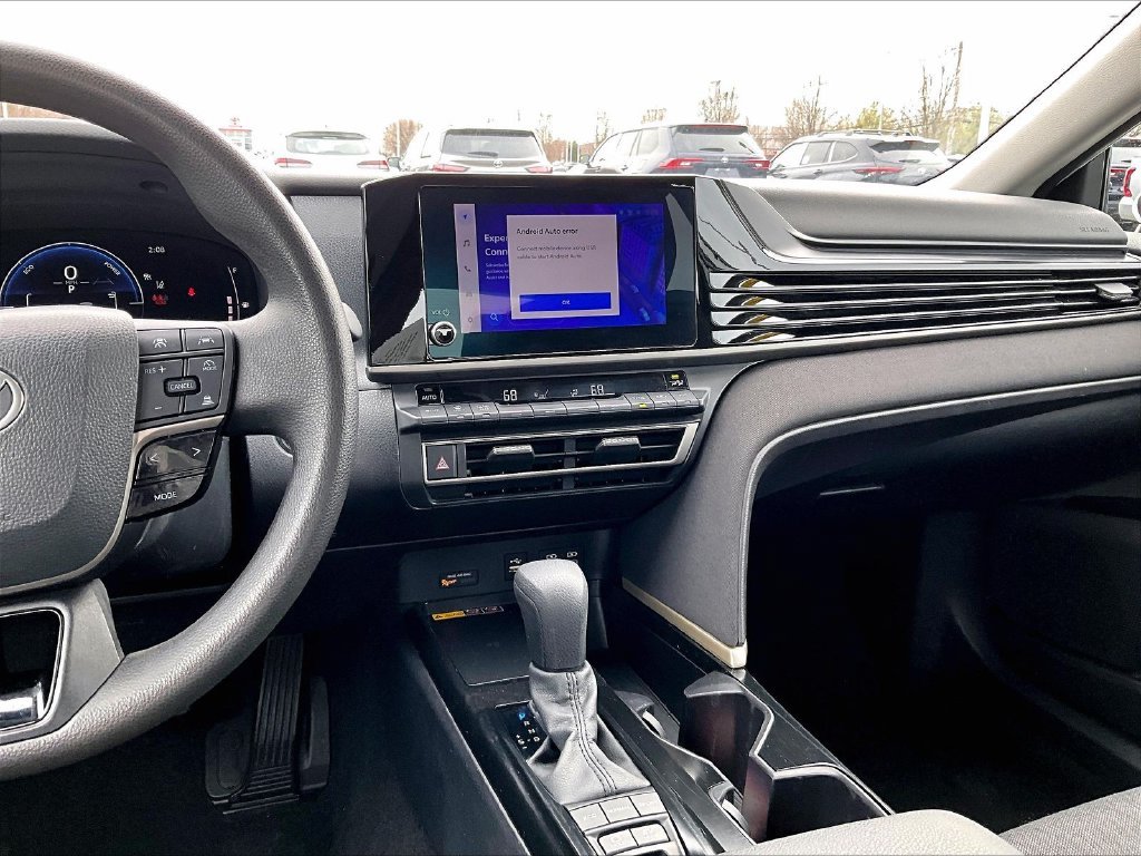 Used 2025 White Toyota LE image 18