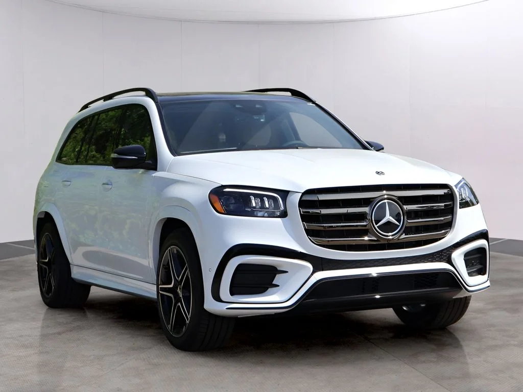 New 2026 MANUFAKTUR Moonlight White Metallic Mercedes-Benz GLS 450 image 3