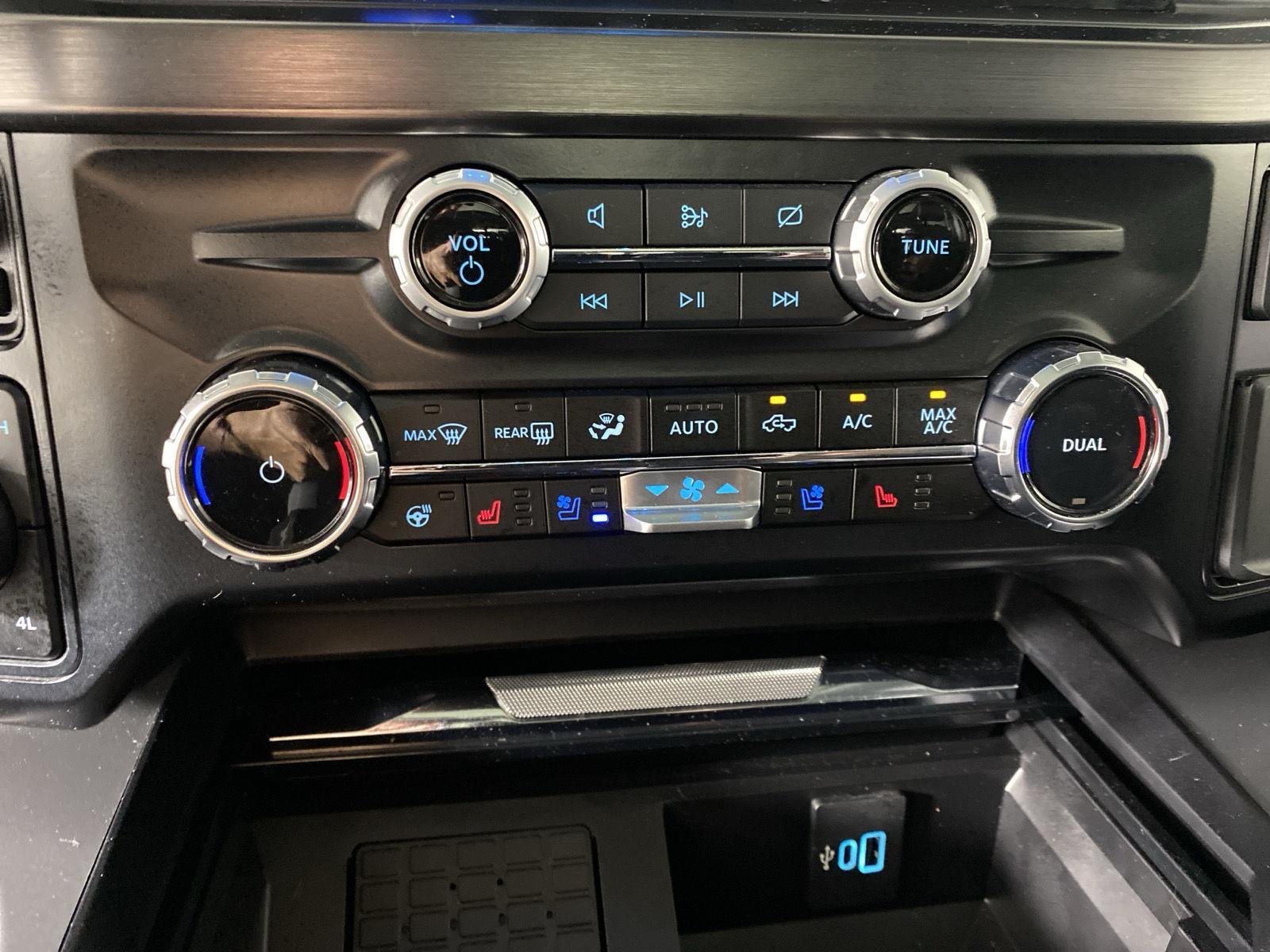 Used 2024 Iconic Silver Ford LARIAT image 21
