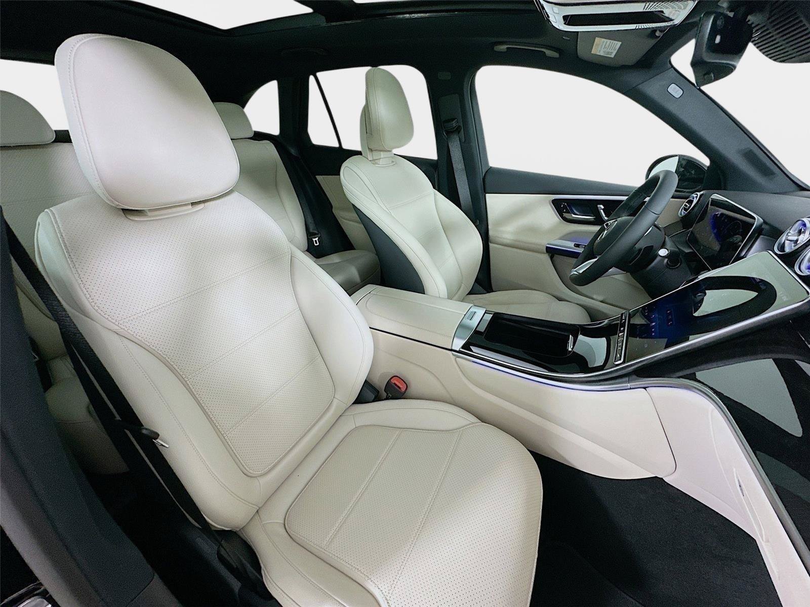 Used 2026  Mercedes-Benz GLC 300 image 35